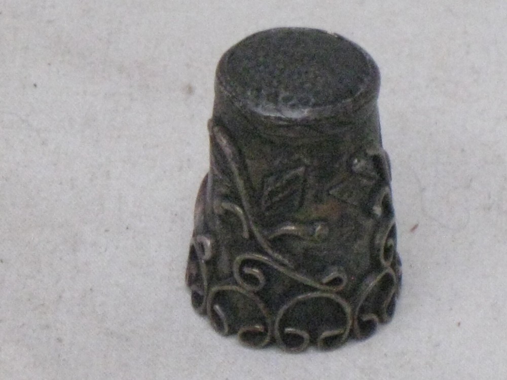 ornate vintage sterling silver thimble unique modern leaf pattern 6 grams