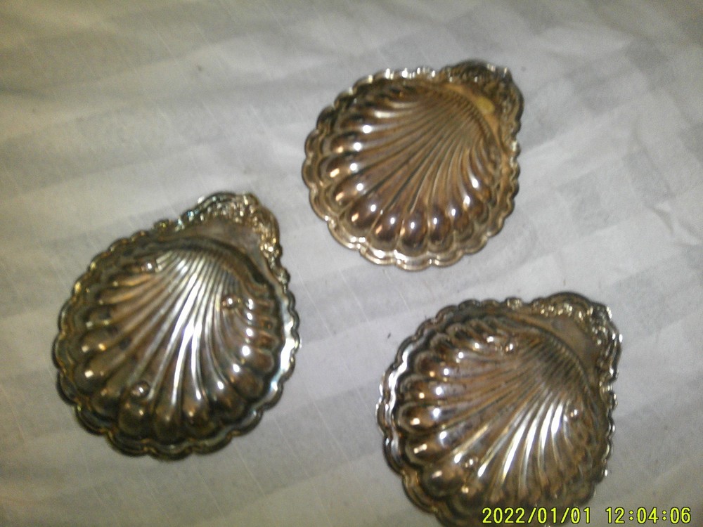 3 VINTAGE SILVER PLATED CLAM SHELL LOOK MINT SERVERS
