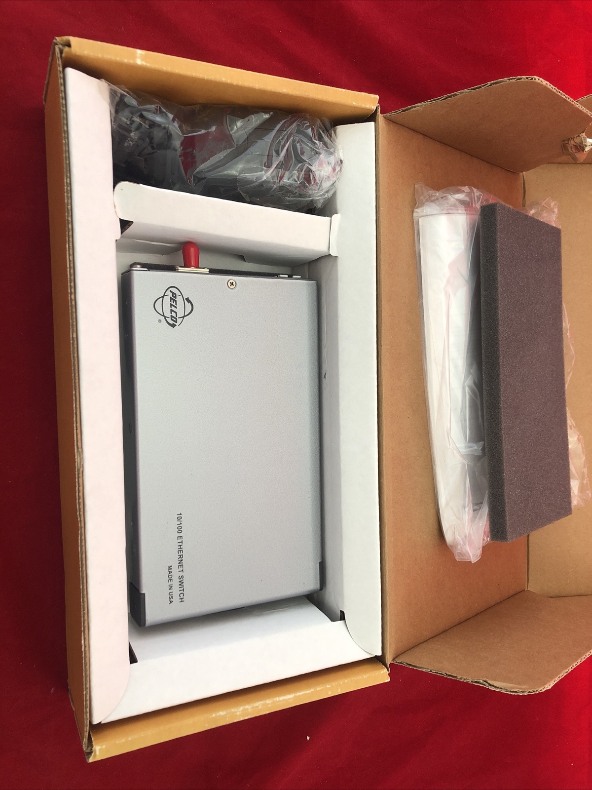 NEW Pelco FR82011SSTR-1 Fiber Receiver