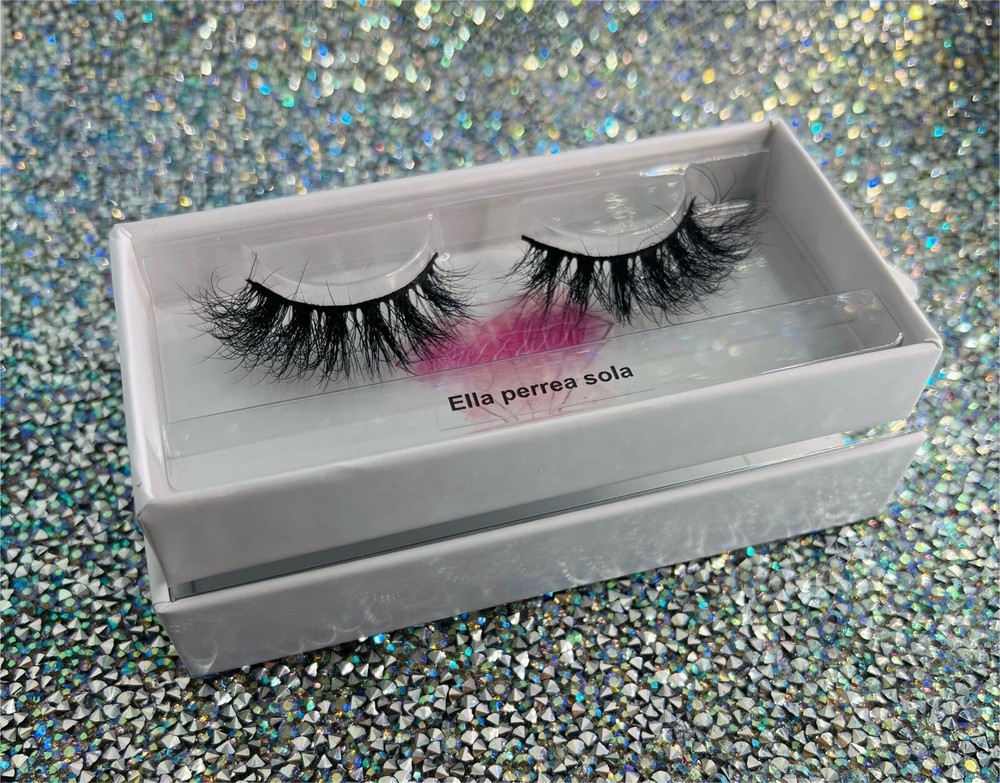 “Ella Perrea Sola” mink lashes