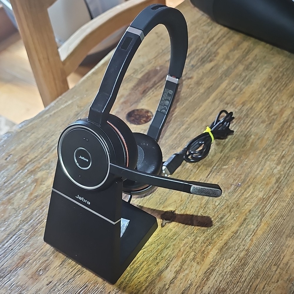 Jabra Evolve 75 Wireless USB Headset  w/ Charging Stand DIV010 and USB dongle