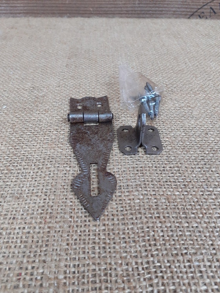 Rustic Decorative 4" Antique Iron Arrowhead Hasp & Staple