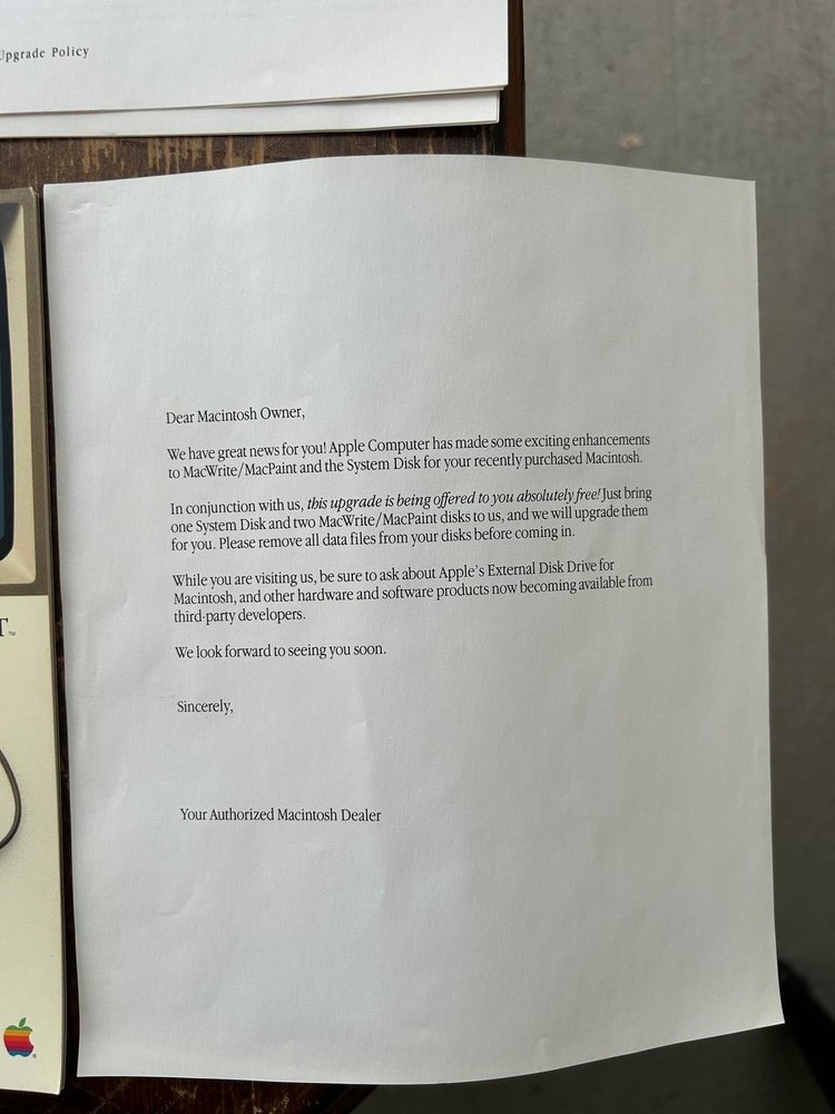 Apple Macintosh MacWrite. MacPaint. Mac software 1984 128K