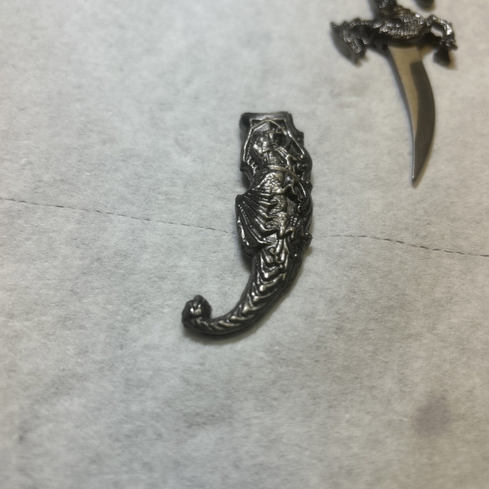 small dagger knife