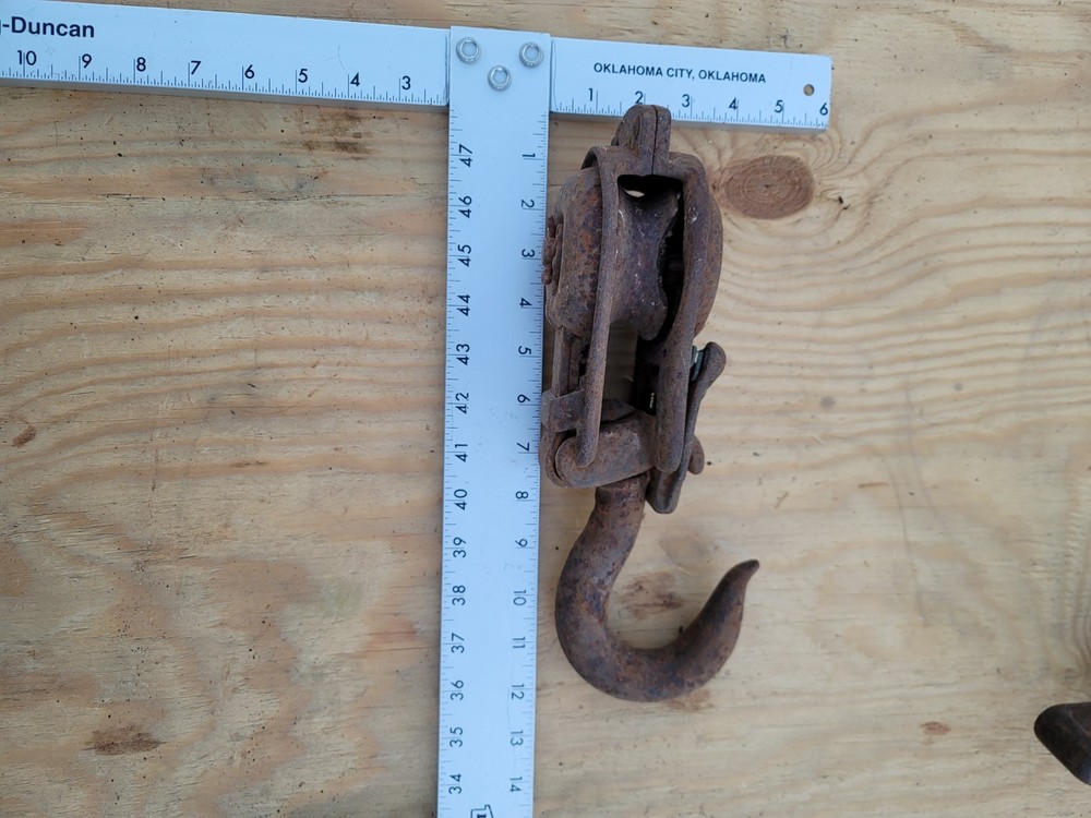 Heavy Duty Pulley And Chain System, Large Hook Opens To Make Loading Easy