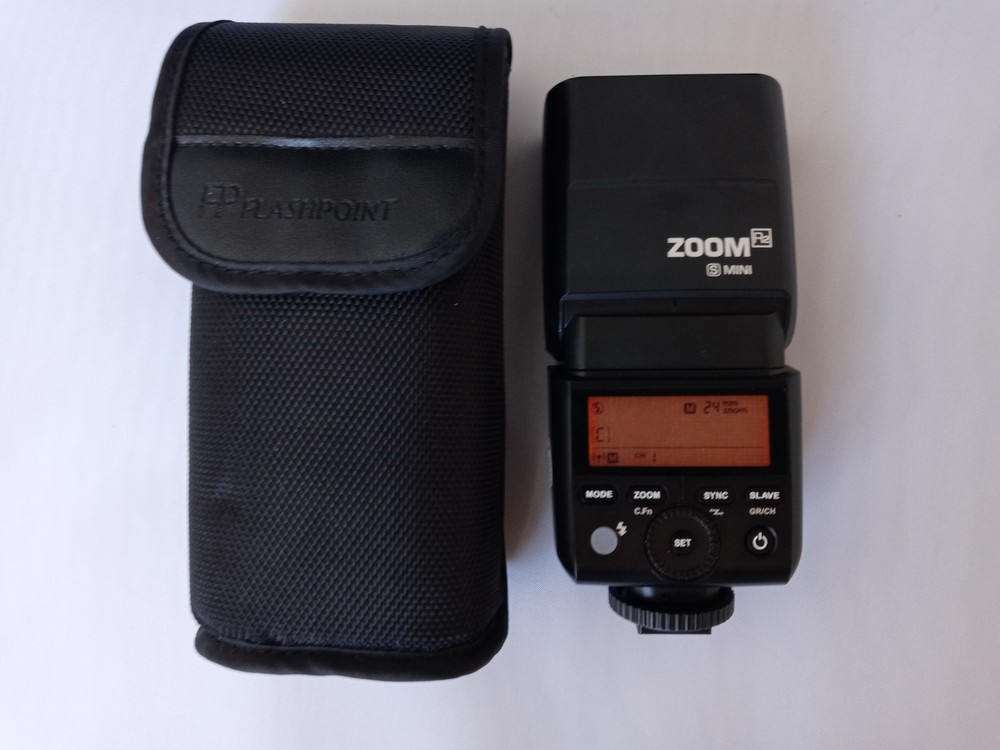Flashpoint Zoom Mini R2 Camera Flash Black with case