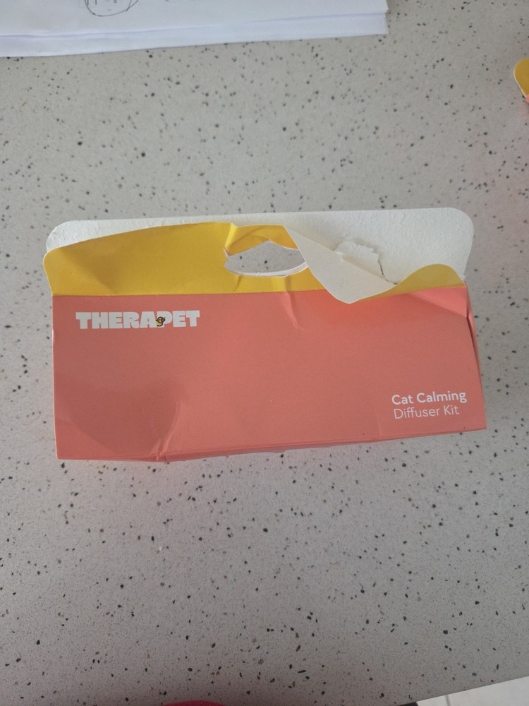 TheraPetMD Cat Calming Diffuser Kit White 60-Day 1 Diffuser + 2x48mL Preowned