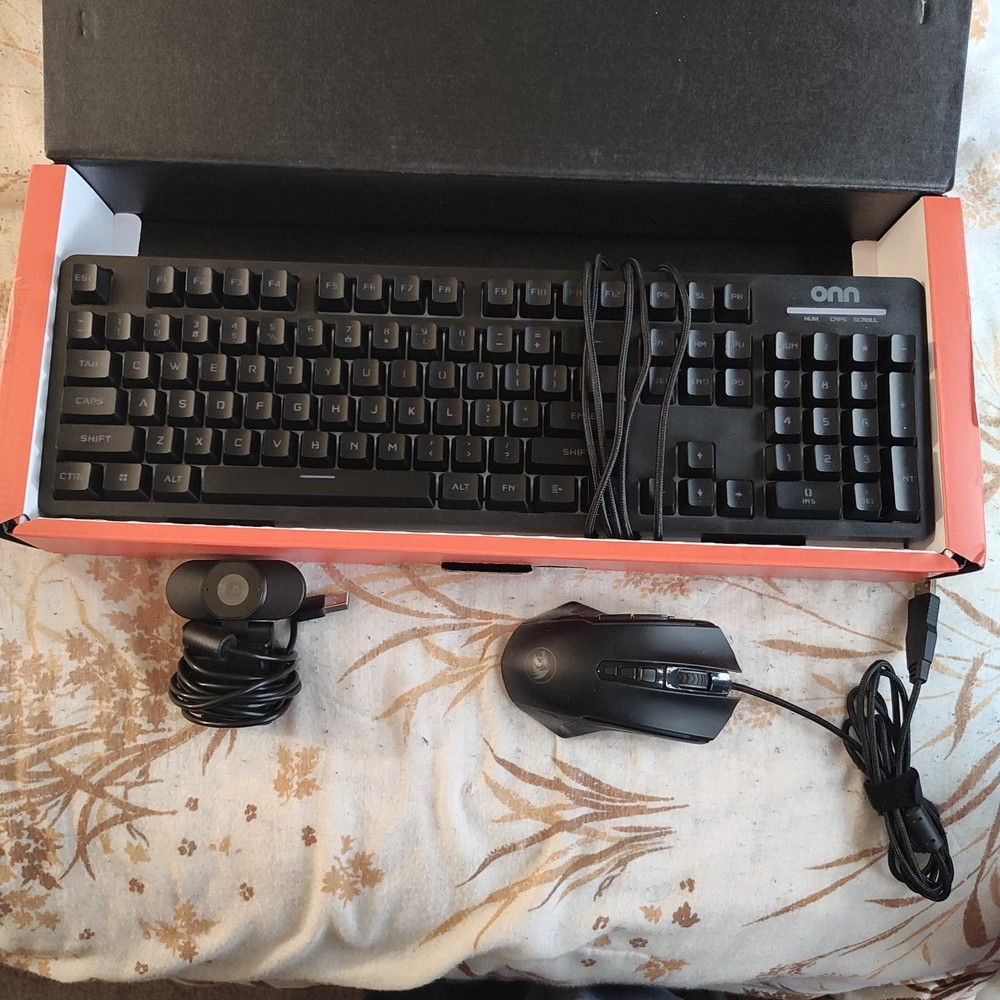 OON. Keyboard and Web Cam With Red Dragon Mouse