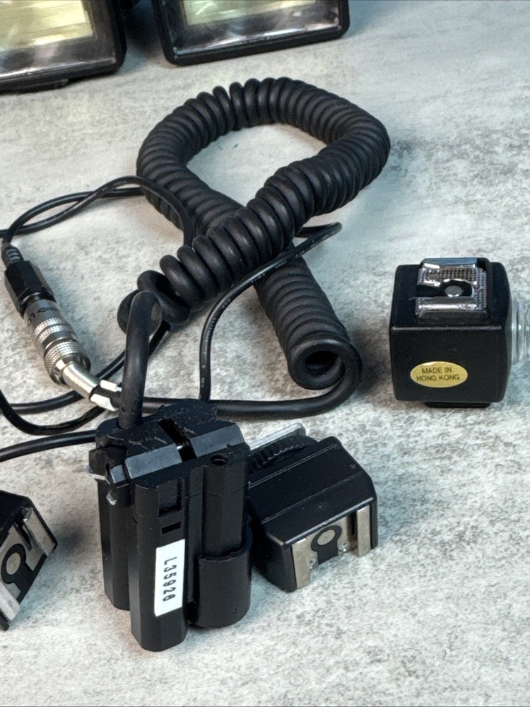 2 Vivitar 285 Flashes (STMs)