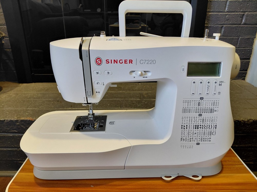 Singer C7220 Sewing Machine Pre-Owned (Barely Used) (Lightly Used) (Serviced)