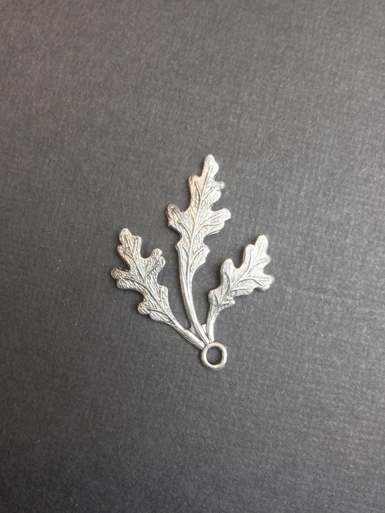 33354 - 2 Pc Triple Oak Leaf Charm Finding Silver Oxidized
