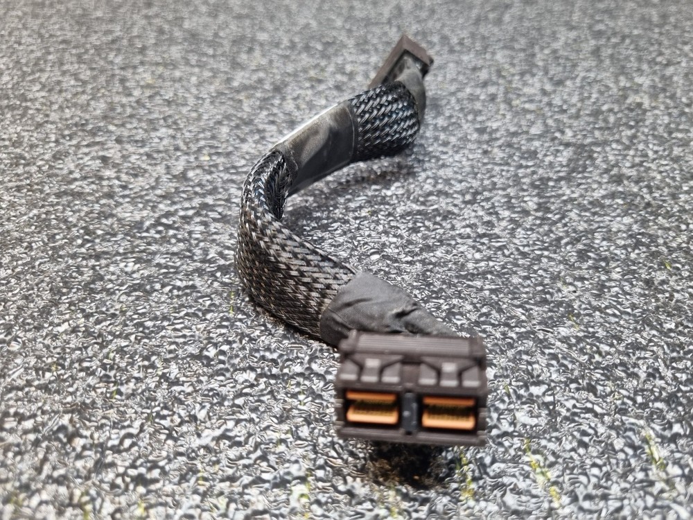 01ML061 -  IBM Front SAS CABLE - IBM S924 PART