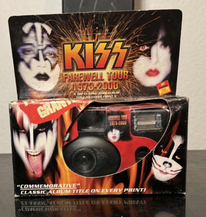 ULTRA RARE KISS 2000 FAREWELL TOUR DISPOSEABLE CAMERA NEW IN BOX TOUR EXCLUSIVE