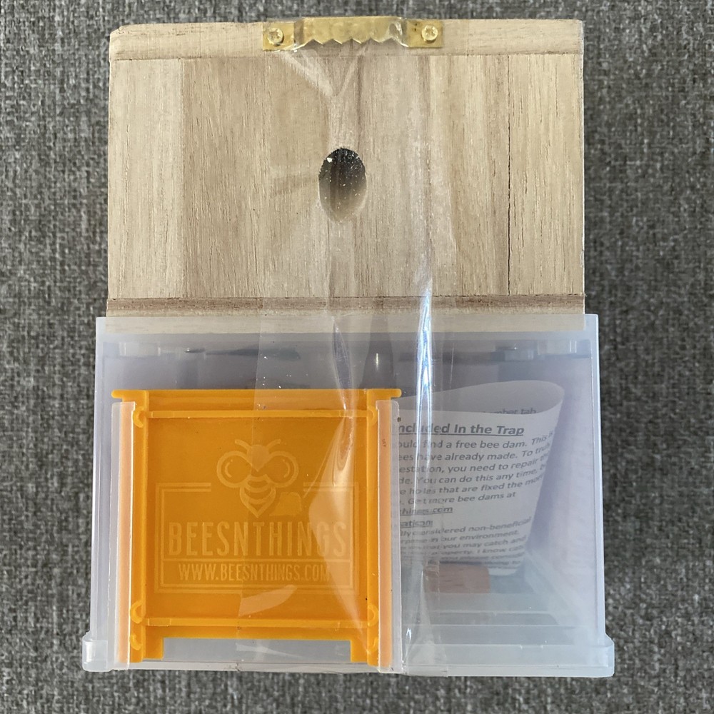 BEES 'N THINGS OUTDOOR CARPENTER BEE TRAP-NEW-INSTRUCTIONS
