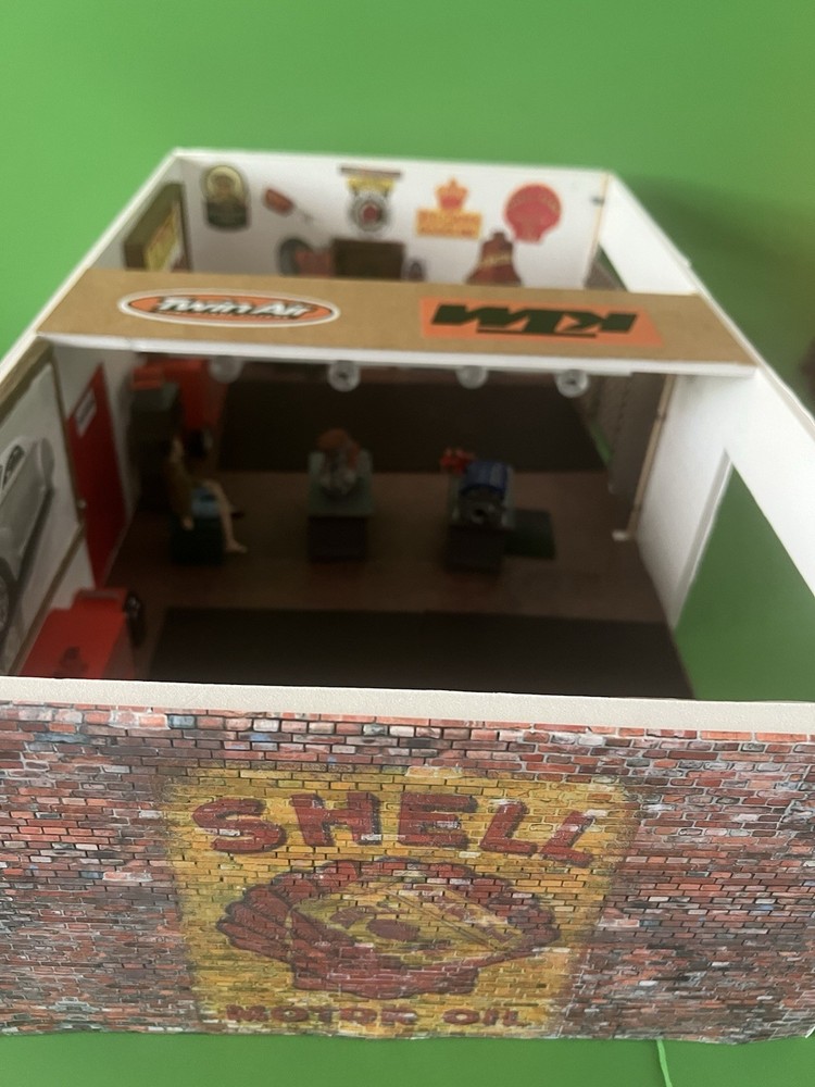 Built From Scratch - 1/24 Scale Diorama – “Earl’s Performance”