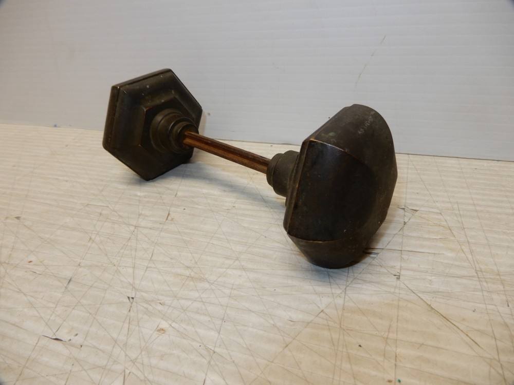 ANTIQUE SET ARTS AND CRAFTS BRASS 6 SIDED DOOR KNOBS