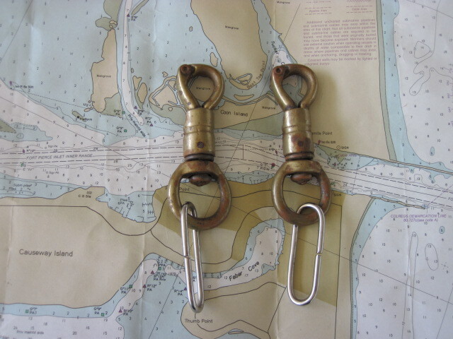 VINTAGE BRASS SNAP SHACKLES