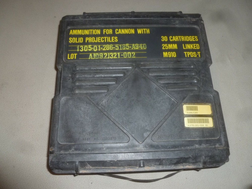 EMPTY MILITARY AMMO SHELL M910 STORAGE CASE 25MM HARDCASE 30 CARTRIDGES LINKED