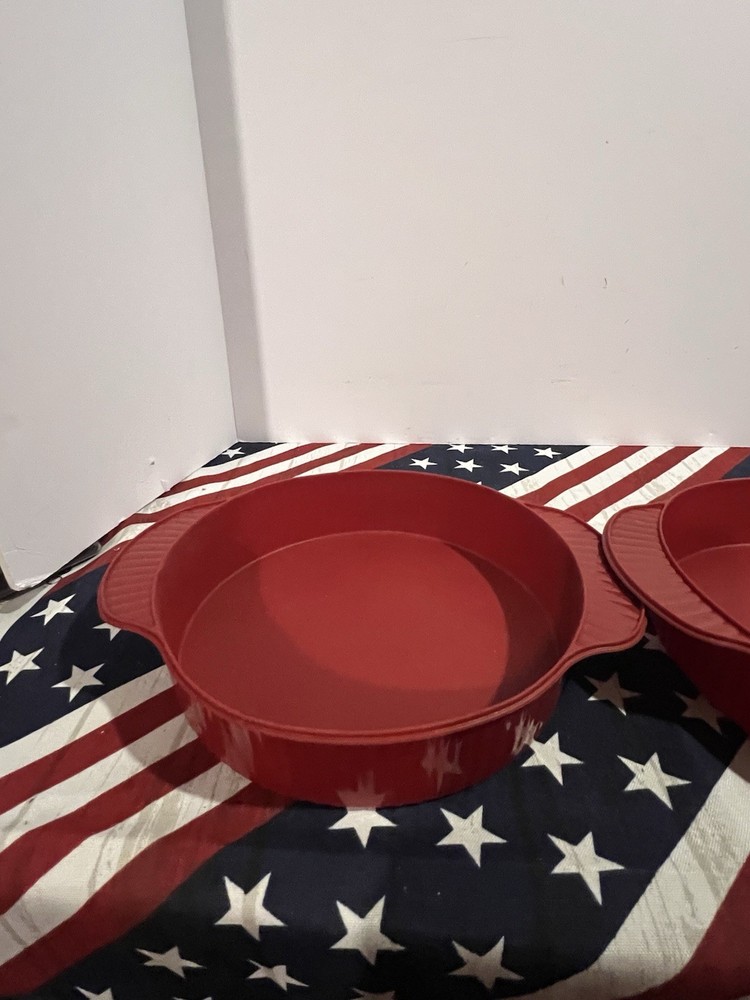 5 Piece Silicone Bakeware Set 2muffin ,2 Round Cake, 1 Rectangle Bread Pan.