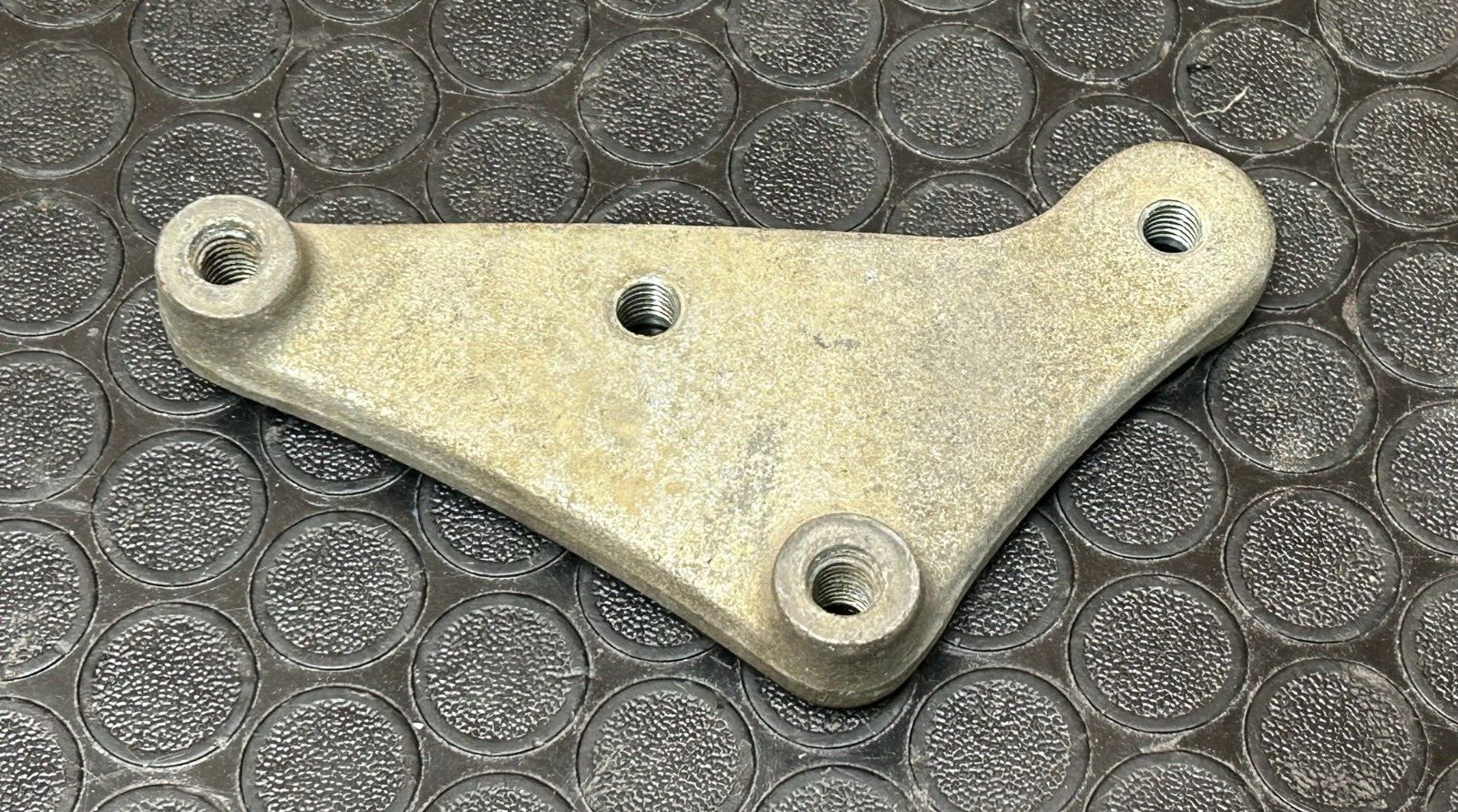 88-02 YAMAHA BLASTER YFS200 OEM REAR BRAKE CALIPER STAY MOUNT BRACKET ✅FASTSHIP✅