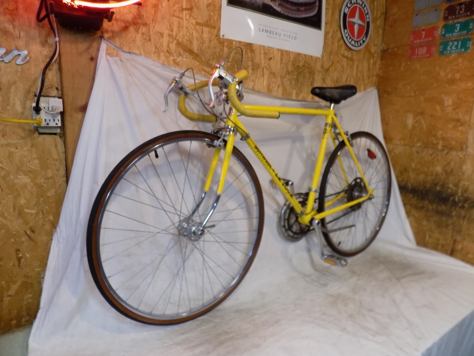 1974 SCHWINN LE TOUR MENS 10-SPEED ROAD BIKE SUPER SPORT VOYAGEUR 12 VINTAGE 74