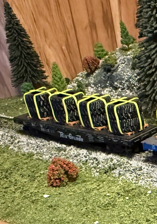 1:87 HO Scale WA900 Tire Load/decor