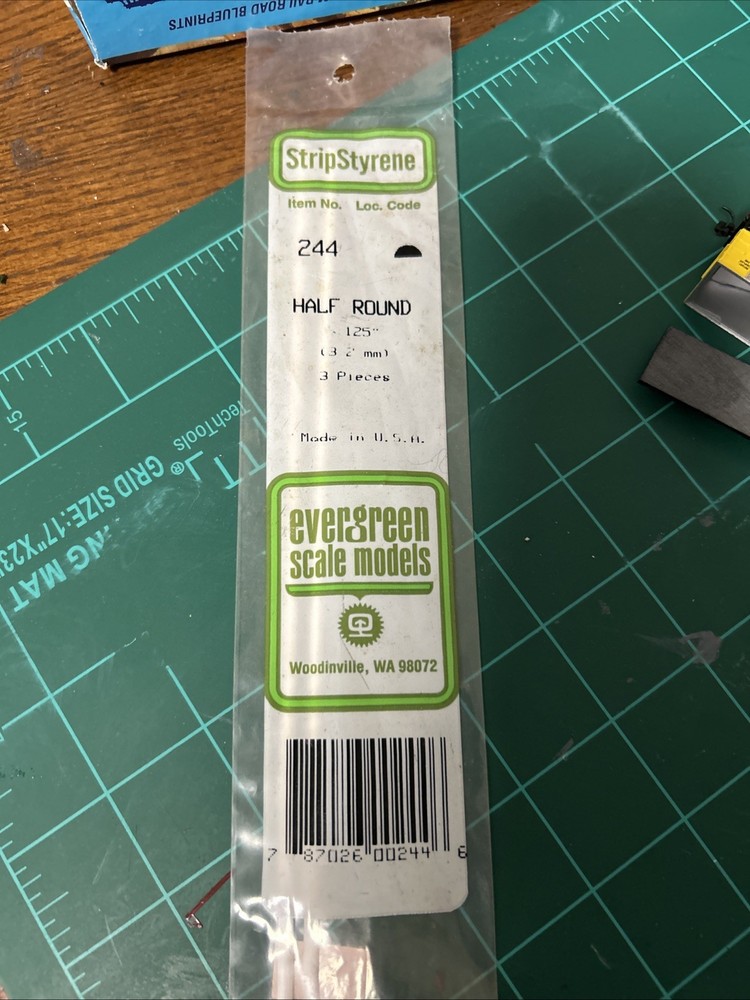 Evergreen Scale Models Half Round 1/8" (2) [EVG244]