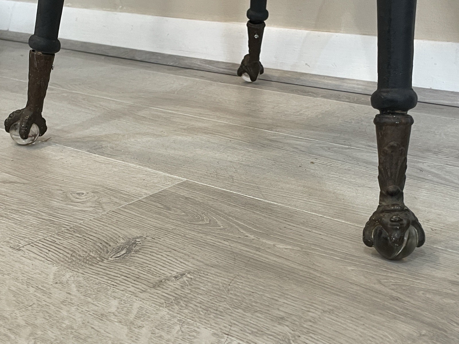 Antique Vintage Victorian Parlor Wooden Glass Ball And Claw Feet Side End Table