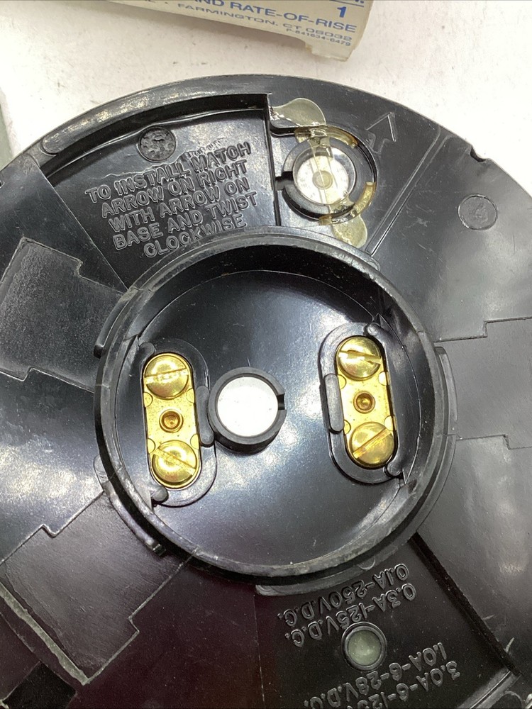 EDWARDS 281B HEAT DETECTOR 135° Fixed Temperature