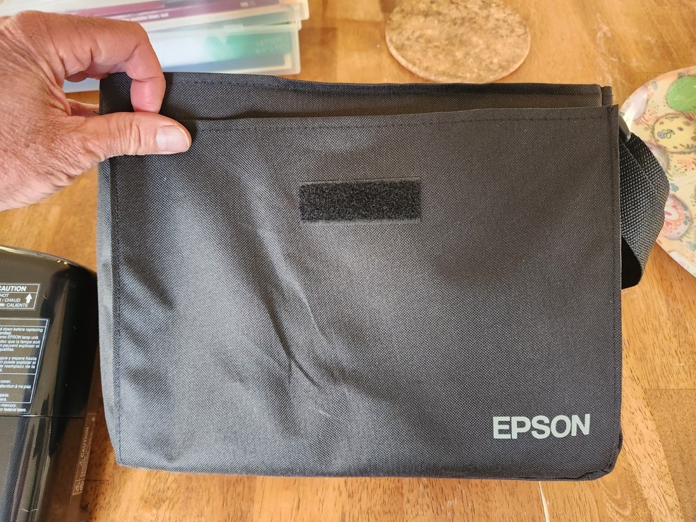 Epson EX7220 Wireless Desktop Projector HDMI USB Remote Carrying Case Black