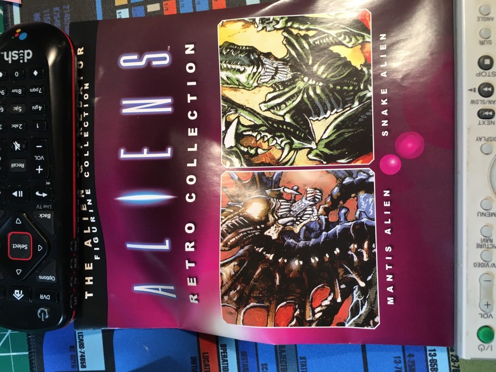 Eaglemoss Aliens Reto Collection #1, Mantis & Snake" opened, displayed, box