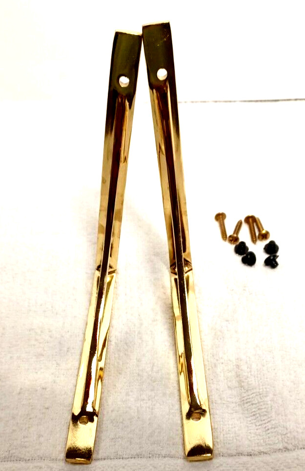 TWO 2 PC. BRASS SHELF BRACKETS 2 PC. 6" X 6" HEAVY DUTY HAS A LITTLE TARNISH