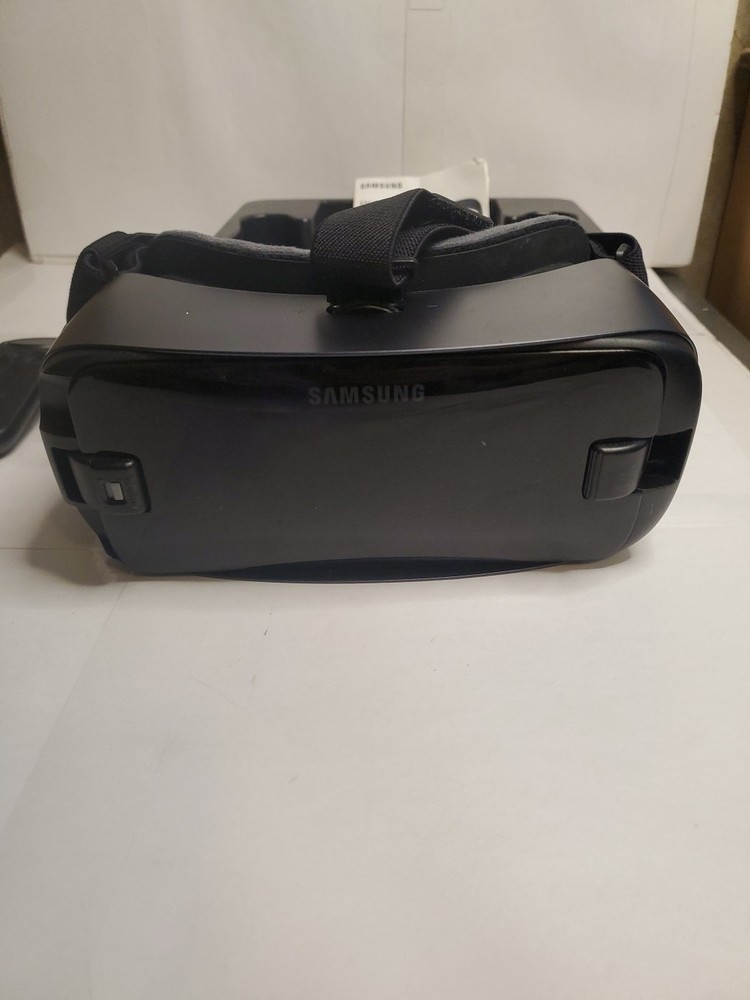 Samsung Oculus Gear VR With Controller And Manual Good Condition