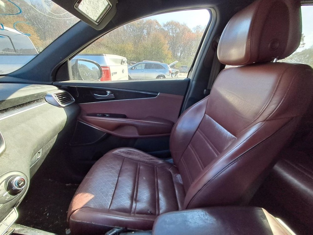 SORENTO   2016 Glove Box 4871033