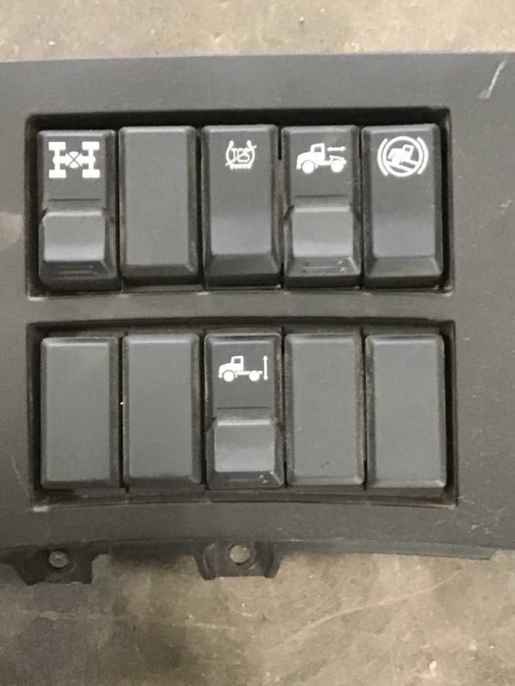 Volvo VNL 82756001 Dashboard Switch Panel