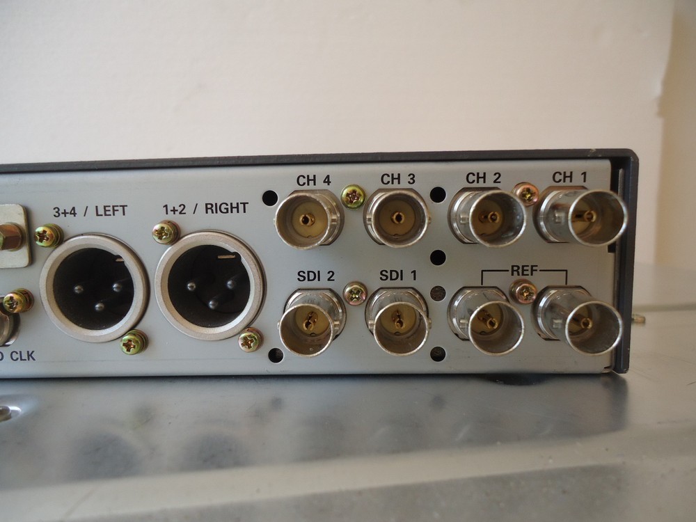 TEKTRONIX SPG-300 DIGITAL SYNC PULSE GENERATOR WITH OPTION 01. = N I C E =