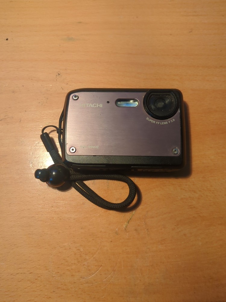 Hitachi HDC-99WE 9.0MP Digital Camera (Tested Working)
