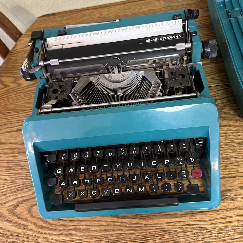 Olivetti Underwood Studio 45 VTG Typewriter Teal with Case ~ Untested