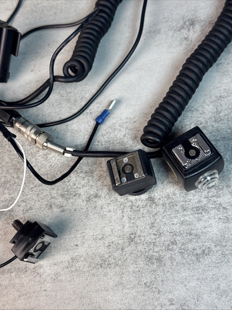 2 Vivitar 285 Flashes (STMs)