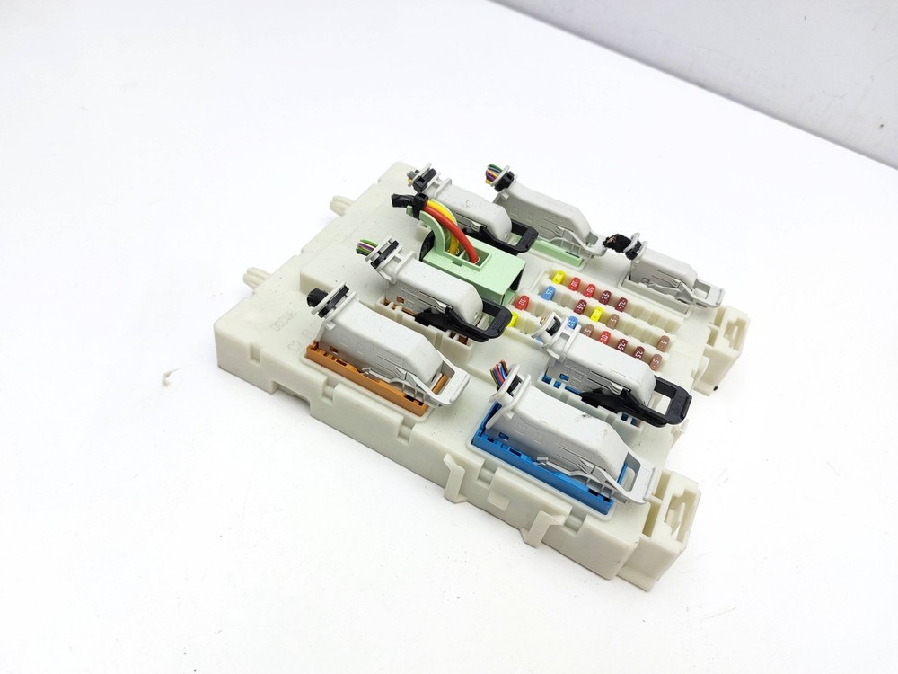 FUSE RELAY BOX 31453131 VOLVO V40 2016