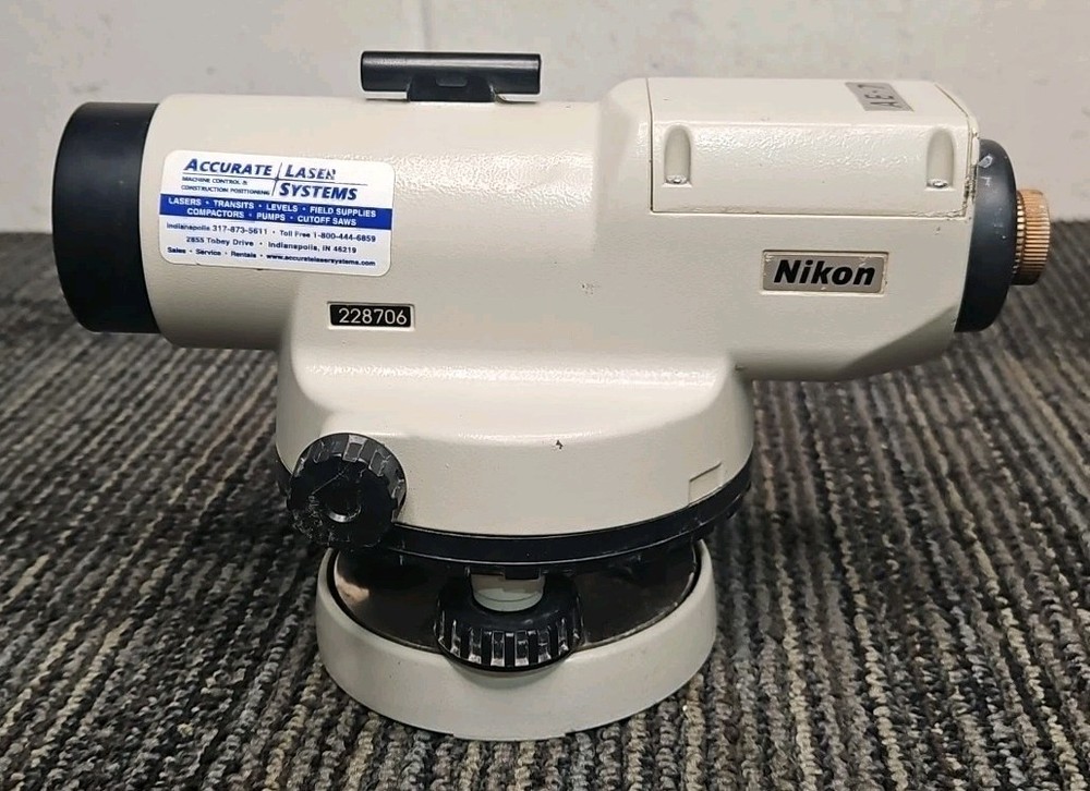 Nikon AE-7 30X Automatic Level with Case