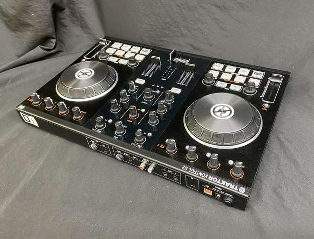 Native Instruments Kontrol S2 DJ Controller Professional Features New