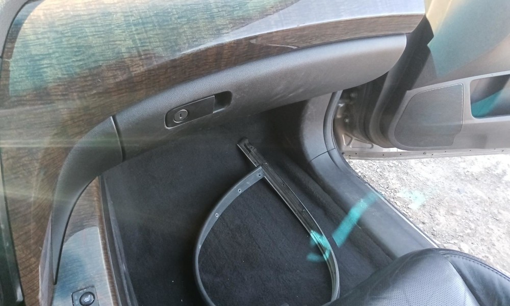 MDX       2012 Glove Box 809057