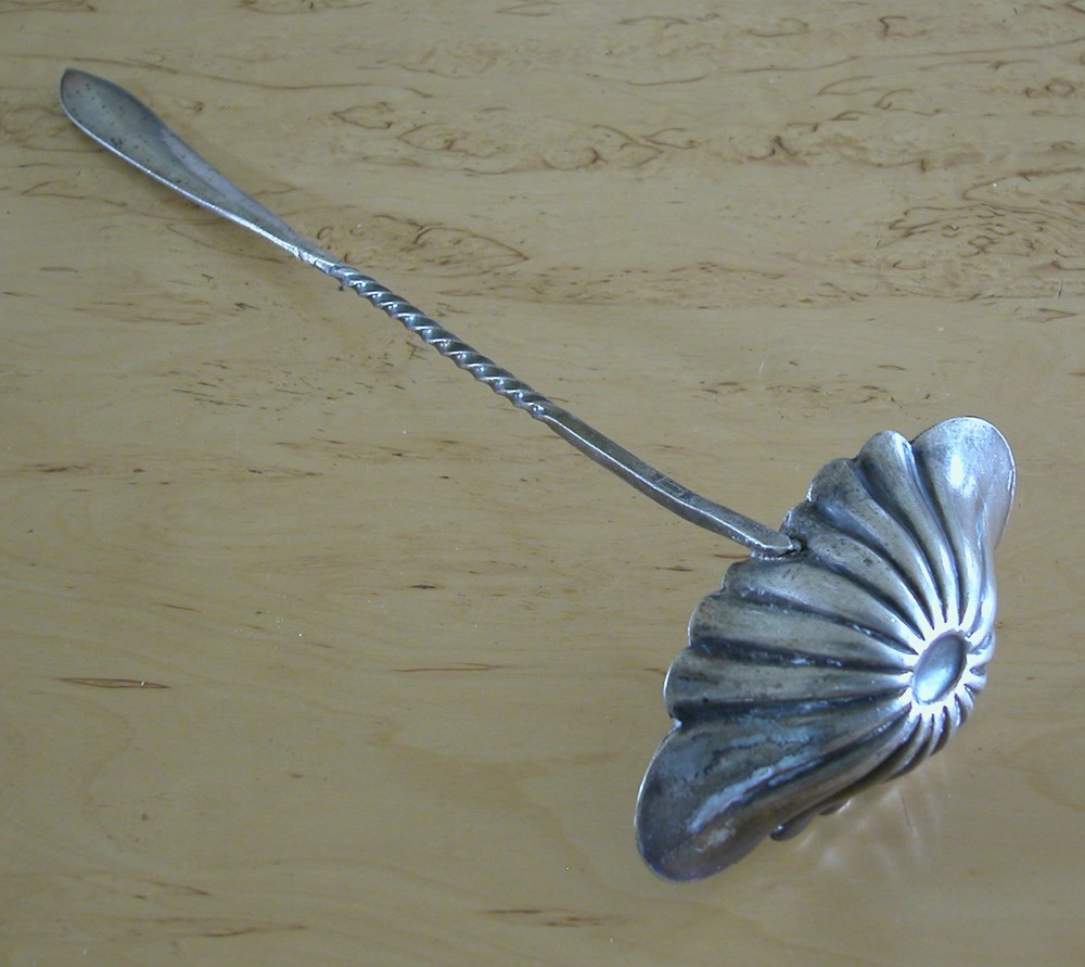 AN ANTIQUE SOLID SILVER HALLMARKED SMALL LADLE (80.5 GRAMS)