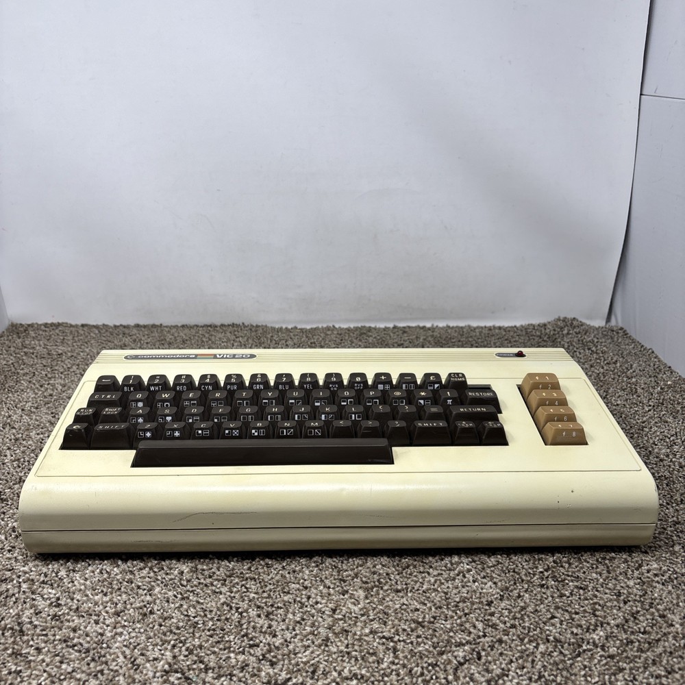 COMMODORE VIC-20 DIN COMPUTER ONLY TESTED AND WORKING READ