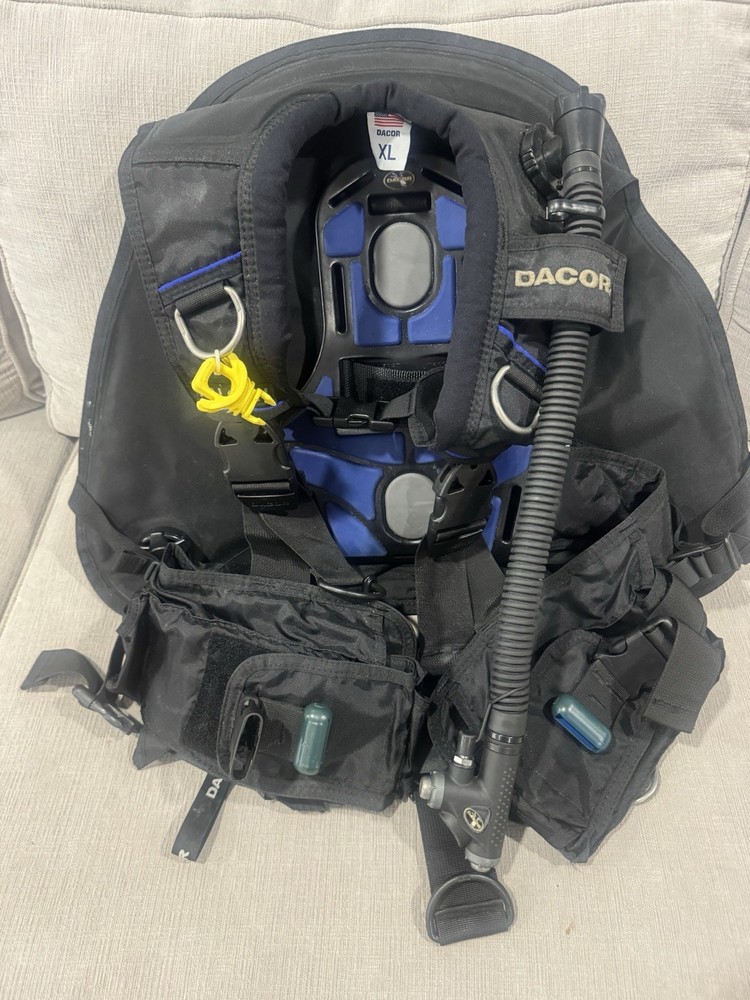 Dacor scuba diving Buoyancy Compensator Device (BCD)