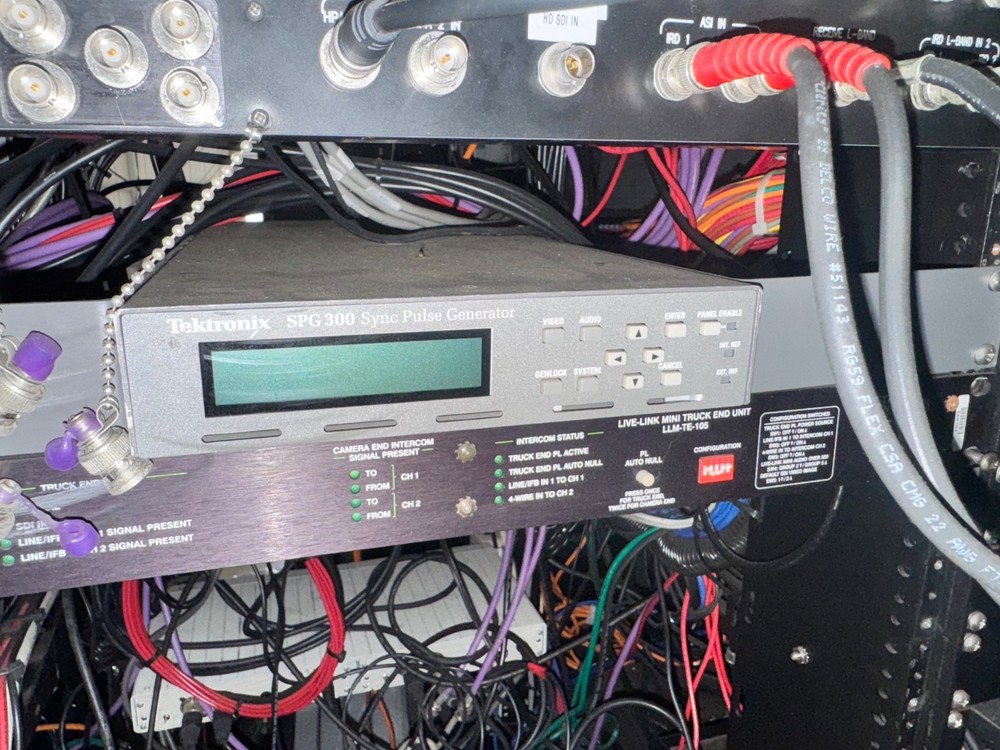 TEKTRONIX SPG-300 DIGITAL SYNC PULSE GENERATOR