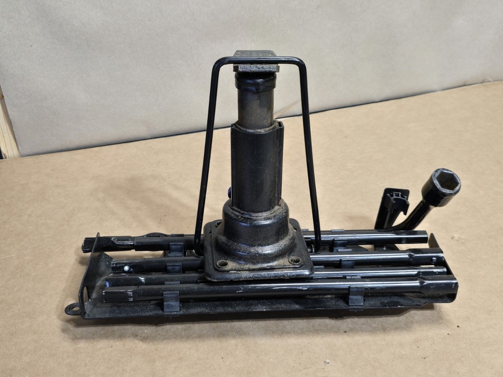 2000 2011 FORD RANGER EXTENDED CAB JACK WITH TOOLS