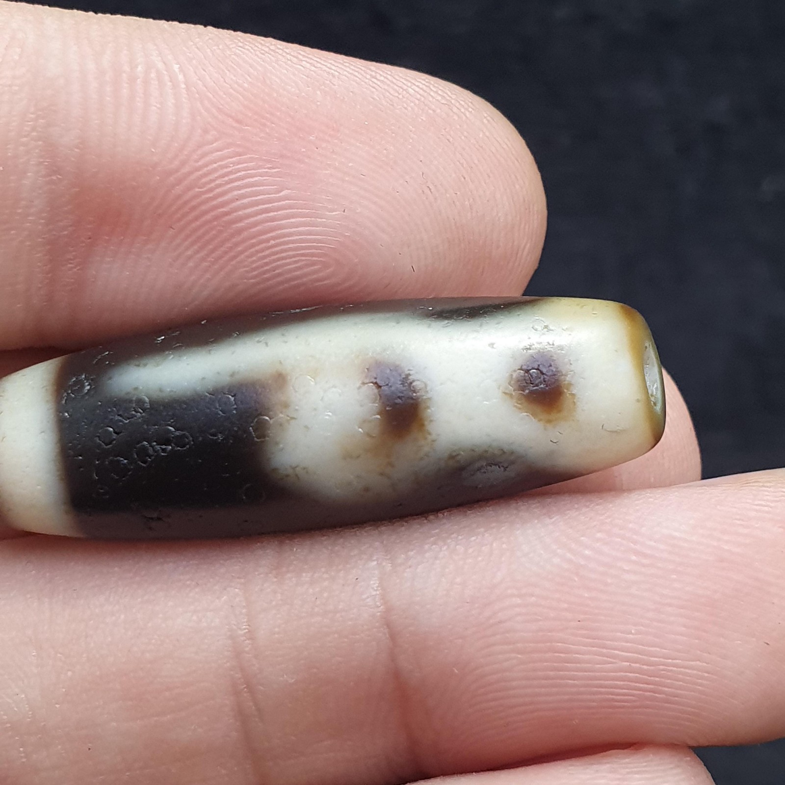 Tibetan dzi bead unique pattern symbols , rare himalayan agate bead