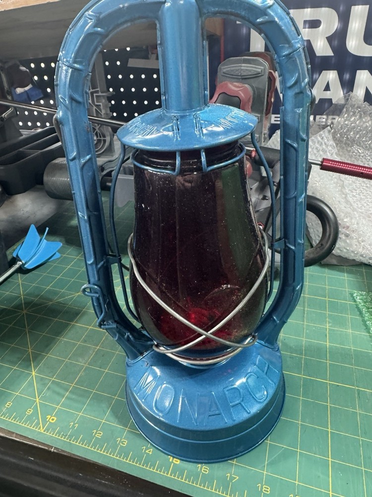 dietz monarch red globe lantern